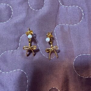 Pearl and Bow Ear Jackets in 18k gold. Delicate Pearl Stud & a Bow NWT